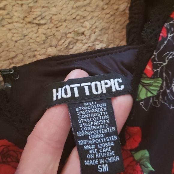 Red and Black Skull Dress S - Picture 3 of 4